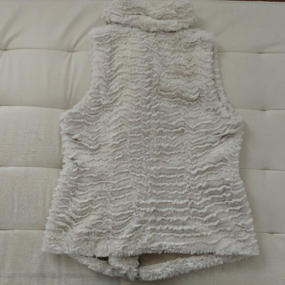 Women's MEDIUM Patagonia Fluffy Beige Vest - Picture 7 of 9